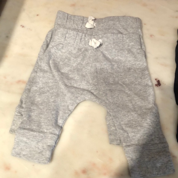 Carter’s set of 5 0-3 month Pants - Picture 3 of 8